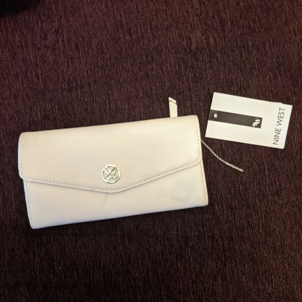 Nine west wallet